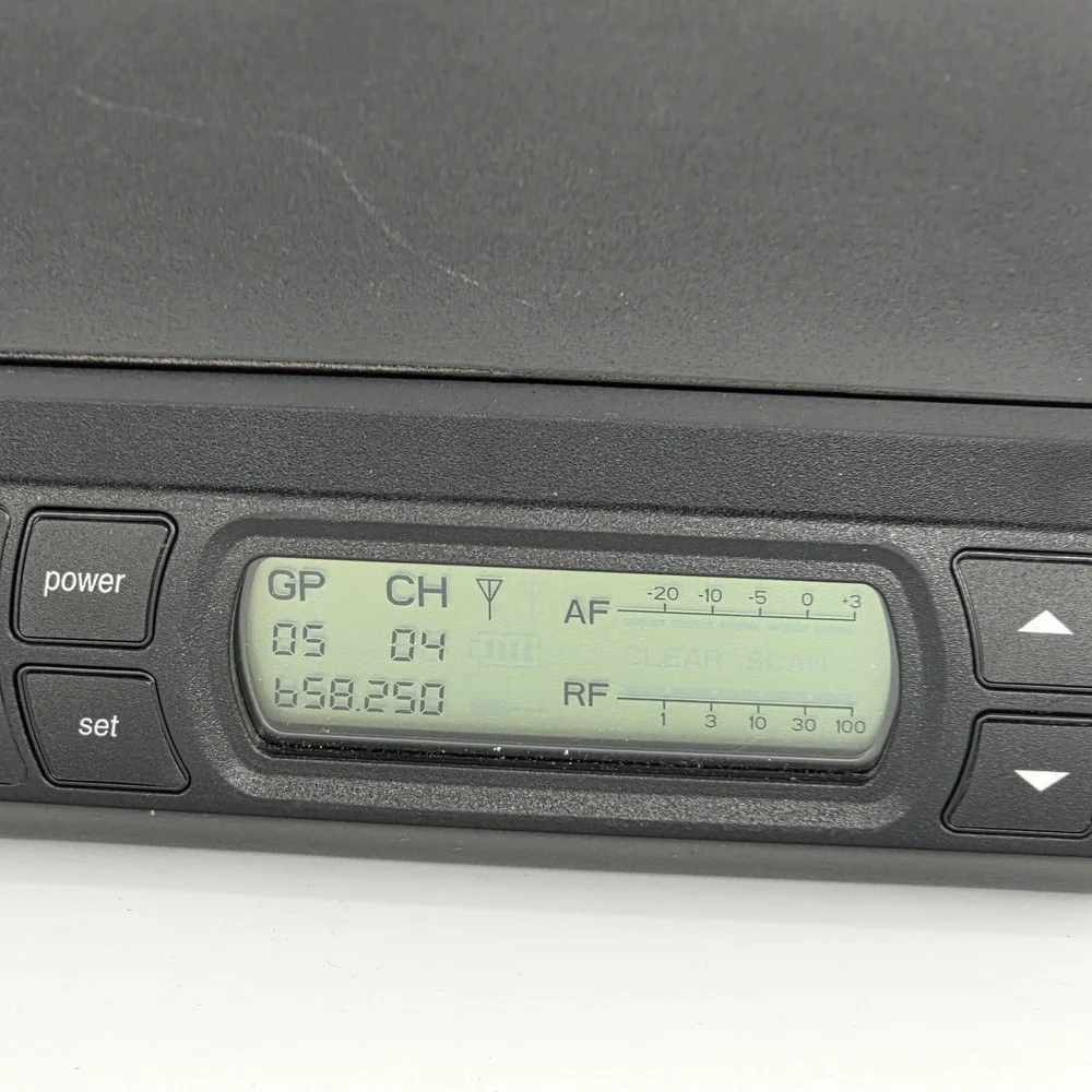 Electro-Voice RE-2 Wireless System Receiver With Clip Microphone Acessories Case
